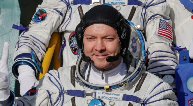 Russian cosmonaut sets record 
